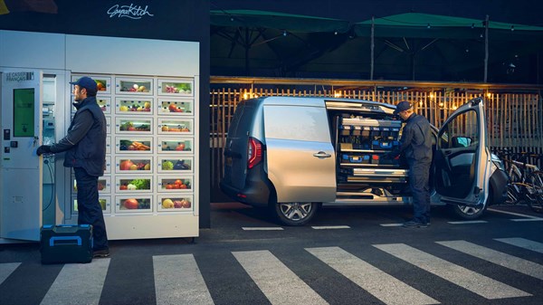 renault-kangoo-van-ffk-ph1-services-003_ig_w600_h337